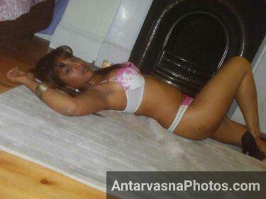 Sexy Indian girl ko loda ki zaroorat he