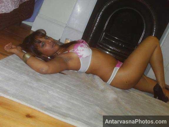 Sexy Indian girl ko loda ki zaroorat he