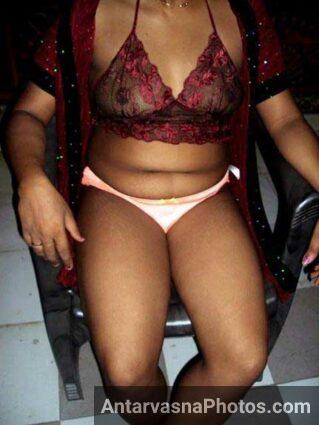 Porn pics me nude boobs dikha rahi he