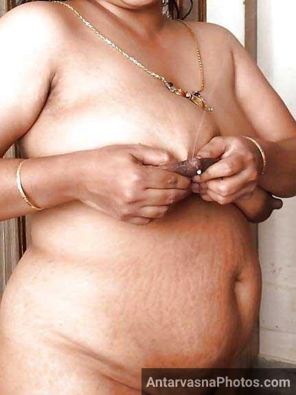 big milky boobs dikha rahi he