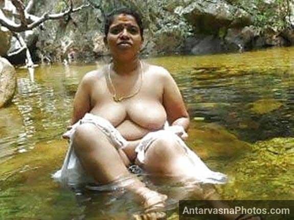 hot Indian chut ko pani me s