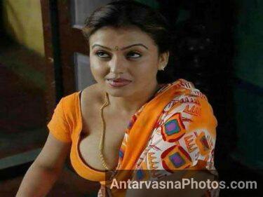 big boobs masti ke sath dikha rahi he