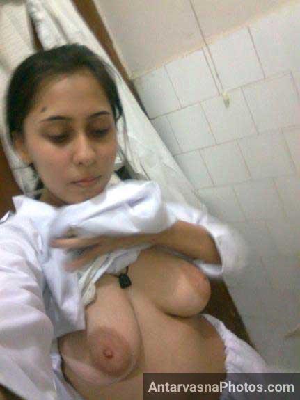 big boobs dikha rahi he