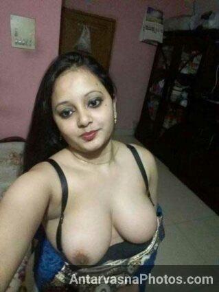 big boobs Indian bhabhi in saree