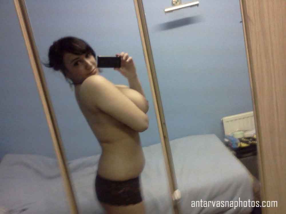 Plumby Indian girl ki selfie